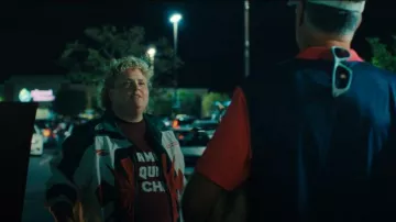 Chaqueta clásica de atletismo Loiter Club Blanca/Verde usada por Sam (Fortune Feimster) como se ve en The Hawk (S01E01)
