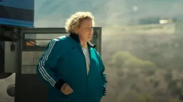 Adidas Liverpool FC Terrace Icons Track Top porté par Sam (Fortune Feimster) tel que vu dans The Hawk (S01E05)