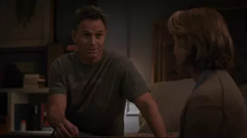 Marines Globe Est. 1775 T-shirt porté par Henry McCord (Tim Daly) dans Madam Secretary (S05E05)
