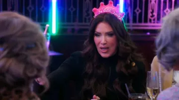 Combinaison en maille à col faux de L’Agence Jennis portée par Emily Simpson telle que vue dans The Real Housewives of Orange County (S20E02)