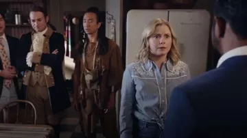 Chemise western Boden Sienna portée par Samantha Arondekar (Rose McIver) telle que vue dans Ghosts (S05E14)
