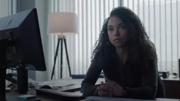 Haut Khaite Vin porté par Sarah Greer (Logan Browning) tel que vu dans I Will Find You (S01E02)
