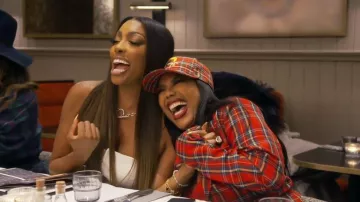 Blazer de travail formel croisé à revers cranté Allegra K porté par Phaedra Parks dans l'épisode 14 de la saison 17 de The Real Housewives of Atlanta.