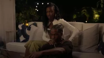 Haut de soutien-gorge à bretelles spaghetti Shushu/Tong porté par Miranda (Lexi Underwood) dans l'épisode All American (S08E03)