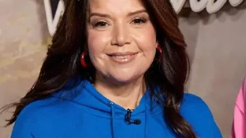 Sudadera con capucha azul a rayas multicolor Ana Navarro Mountain The View 2026