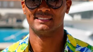 Camisa estampada de limones de la temporada 11 de Below Deck Mediterranean