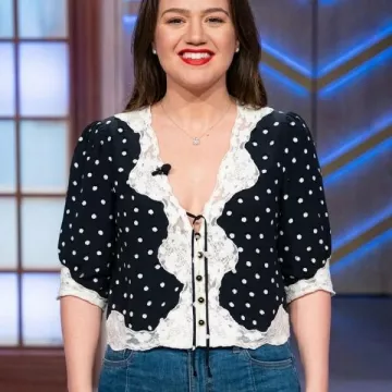 The Kelly Clarkson Show Polka Dot Lace Trim Blouse as seen in The Kelly Clarkson Show