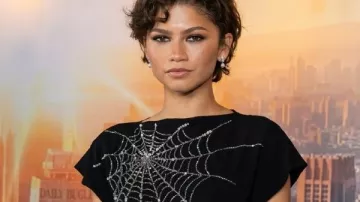 T-shirt imprimé Mexique porté par MJ (Zendaya) dans Spider-Man : Un nouveau jour