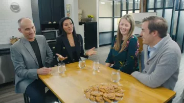 Blazer croisé L'Agence Kyomi porté par Page Turner dans l'épisode « Love It or List It » (S21E01)