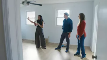 Pantalon large Zara ZW Collection porté par Page Turner dans l'épisode « Love It or List It » (S21E01)