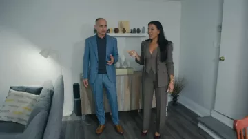 Aritzia New Agency Trousers worn by Page Turner as seen in Love It or List It (S21E03)