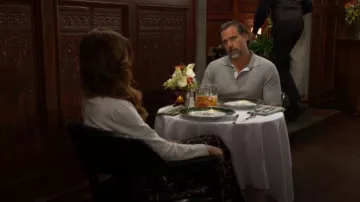 Falda midi fruncida Iro Alessandra usada por Victoria Newman (Amelia Heinle) como se ve en The Young and the Restless (T53E199)