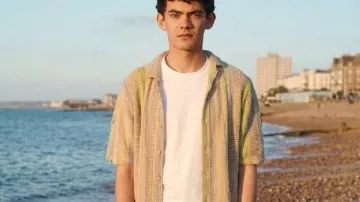 Heartstopper Joe Locke Yellow Stripe Shirt worn by Charlie Spring (Joe Locke) as seen in Heartstopper (S03)