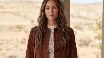 Veste en daim à franges portée par Quinn O'Grady (Minka Kelly) dans la saison 2 de Ransom Canyon.