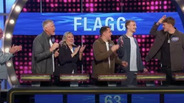 Blazer cruzado asimétrico de Boss Jatawa usado por Kelly Jo Flagg como se ve en Celebrity Family Feud (T12E03)