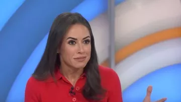 Pull-polo court en cachemire J. Crew porté par Kaylee Hartung, comme on peut le voir dans l'émission Today le 24 juillet 2026.