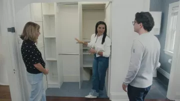 Chaqueta bomber blanca de Zara usada por Page Turner, como se ve en Love It or List It (T21E04).