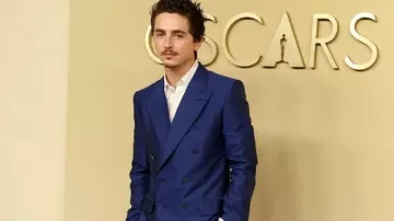 Timothée Chalamet Almuerzo de nominados a los 98º Premios Oscar Traje azul de Timothée Chalamet Timothée Chalamet luce un nuevo peinado en el almuerzo de nominados a los Premios Oscar 2026