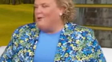El blazer de esmoquin floral de Fortune Feimster, tal como se vio en Good Morning America.