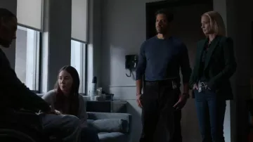 Veste Veronica Beard Pine Miller Dickey portée par Jennifer Jareau (AJ Cook) dans l'épisode Esprits criminels (S19E02)