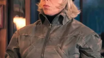 Veste bomber olive de Hannah Waddingham (Ride or Die 2026)