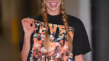 T-shirt graphique Lexie Hull Sun v Fever