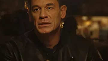 Veste en cuir noir portée par Sean (John Cena) dans Matchbox : Le Film