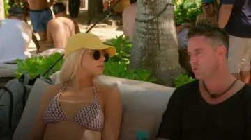 Haut de maillot de bain Taormina de Monday Swimwear porté par Lacy dans l'épisode The Valley (S03E15)
