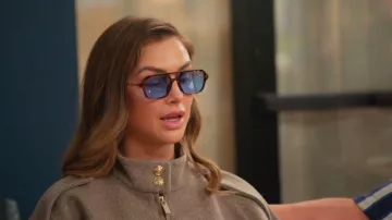 Lunettes de soleil aviateur plates à petite monture Coasion Vintage années 70 portées par Lala Kent dans l'épisode « The Valley » (S02E16).