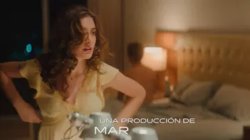 Robe Pickle Realisation Par Erin portée par Azul Guaita dans l'épisode My Daughter's Father (S01E02)