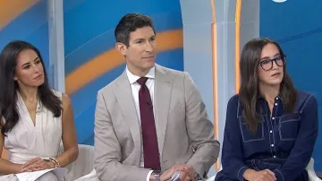 Robe en soie à surpiqûres contrastées Reinette de Claudie Pierlot, portée par Savannah Sellers dans l'émission Today le 29 juillet 2026.