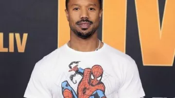 T-shirt Michael B. Jordan à l'avant-première de Spider-Man : Michael B. Jordan est arrivé à l'avant-première de Spider-Man : Brand New Day portant une montre VC vintage #shorts