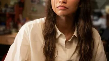 T-shirt blanc de Zendaya dans Spider-Man : Un nouveau jour (2026)