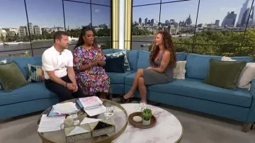 Gilet dos nu à carreaux ajusté Bershka porté par Jesy Nelson, vu dans l'émission This Morning le 17 juillet 2026.