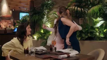 Jupe-short Mila d'Amanda Uprichard portée par Stassi Schroeder