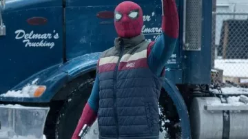 Doudoune sans manches de Peter Parker (Tom Holland) dans Spider-Man : Un nouveau jour (2026), comme on le voit dans le film.