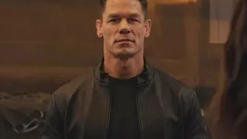 Veste en cuir noir portée par Sean (John Cena) dans le film Matchbox : Le Film