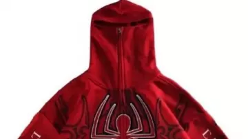 Sweat à capuche rouge Spider-Man : Un nouveau jour (2026), comme on le voit dans le film Spider-Man : Un nouveau jour