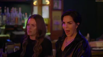 Veste bomber en similicuir Zara portée par Katie Maloney dans l'épisode House of Stassi (S01E04)