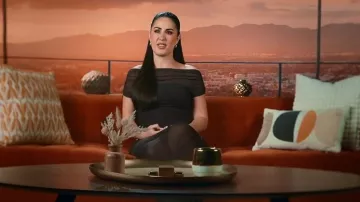 Robe midi slim en maille à épaules dénudées Loretta d'Anthropologie portée par Michelle Saniei dans l'épisode The Valley (S03E17)