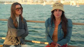 Chapeau bob Prada en crochet porté par Michelle Saniei dans l'épisode 17 de la saison 2 de The Valley