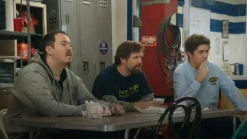 Sweat à capuche zippé Champion porté par Shane (Shane Gillis) comme on le voit dans l'épisode Tires (S02E03)
