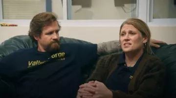 Gilet à carreaux Rails Reese porté par Kilah (Kilah Fox) dans l'épisode Tires (S02E03)