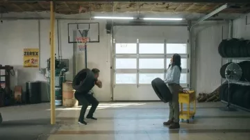 Bottes de travail Timberland Direct Attach 6" à bout souple et imperméables portées par Will (Steve Gerben) dans l'épisode Tires (S02E03).