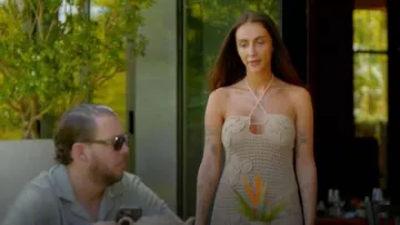 Robe longue Pretty Little Thing portée par Jodie Wells dans l'épisode 2 de la saison 36 de The Only Way Is Essex.