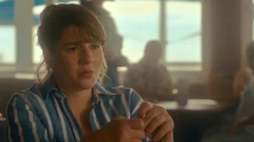 Chemise Boden Blue Sadie Relaxed 100% lin portée par le Dr Gabrielle Fox (Ruth Madeley) dans l'épisode « The Rapture » (S01E04).