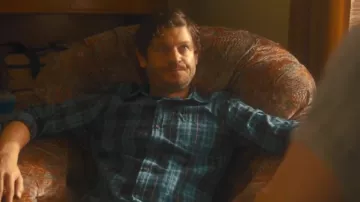 Chemise à carreaux vintage Superdry portée par Dick Carwyn (Iwan Rheon) dans l'épisode « The Rapture » (S01E04).
