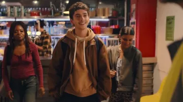 Haut en maille côtelée à manches longues Urban Outfitters UO porté par Sarah Niles (Alisha) dans l'épisode Trying (S05E03)