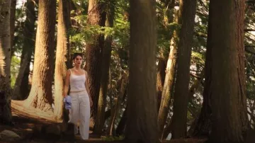 Still Here Cool Jeans worn by Annie (Ella Rubin) as seen in Sterling Point (S01E01)