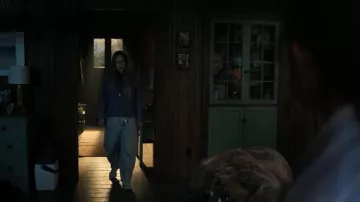 Chaussures montantes blanches Converse Chuck Taylor All Star portées par Ramona (Amélie Hoeferle) dans l'épisode Sterling Point (S01E02).